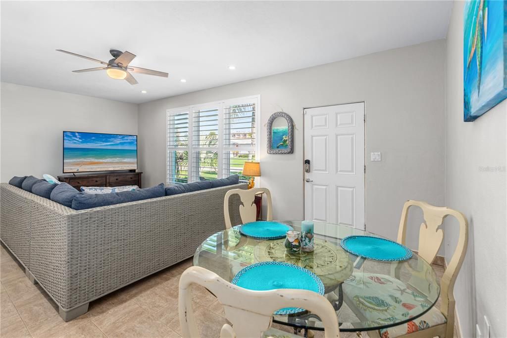 Active With Contract: $400,000 (2 beds, 2 baths, 1290 Square Feet)