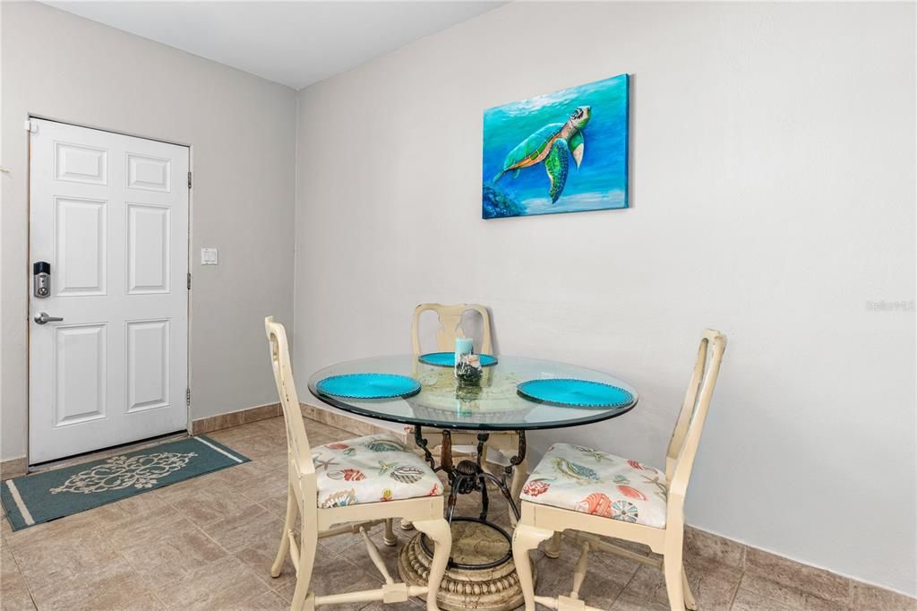 Active With Contract: $400,000 (2 beds, 2 baths, 1290 Square Feet)