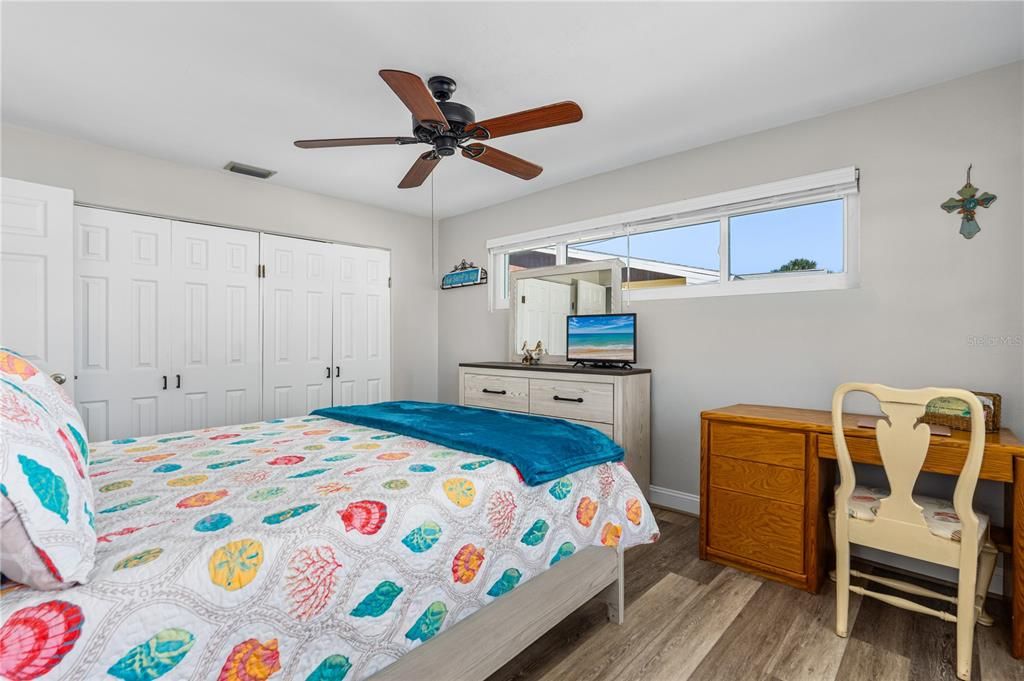 Active With Contract: $400,000 (2 beds, 2 baths, 1290 Square Feet)