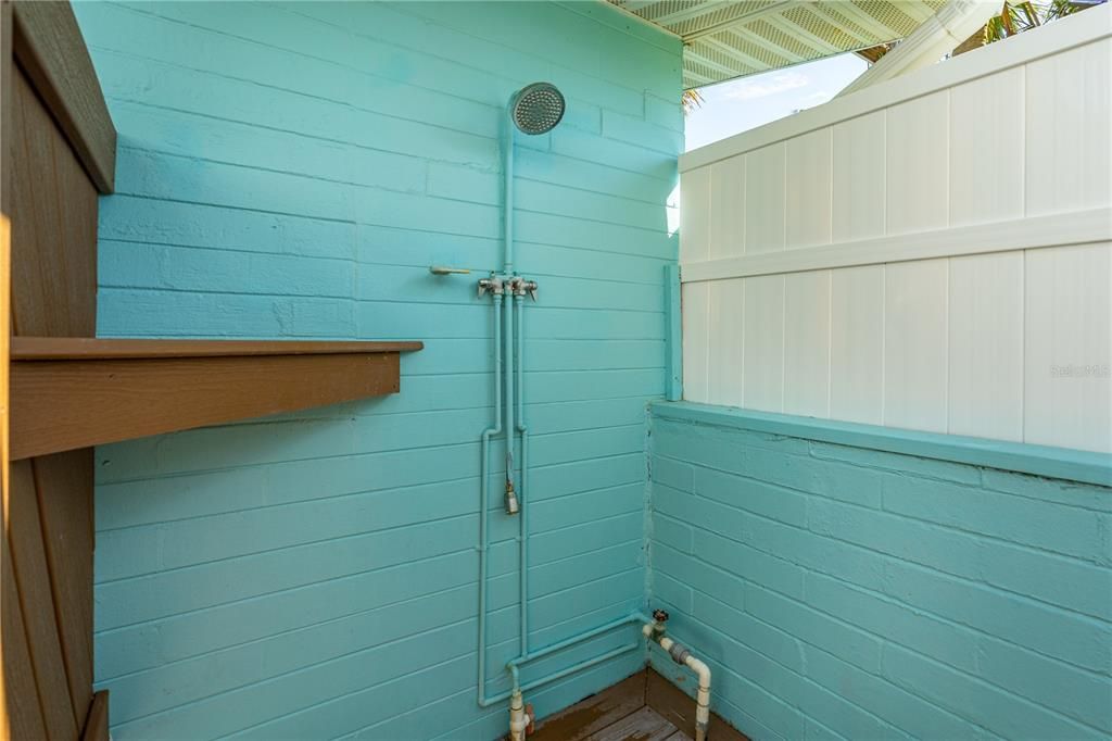 Active With Contract: $400,000 (2 beds, 2 baths, 1290 Square Feet)