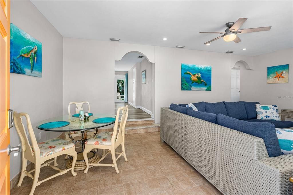 Active With Contract: $400,000 (2 beds, 2 baths, 1290 Square Feet)