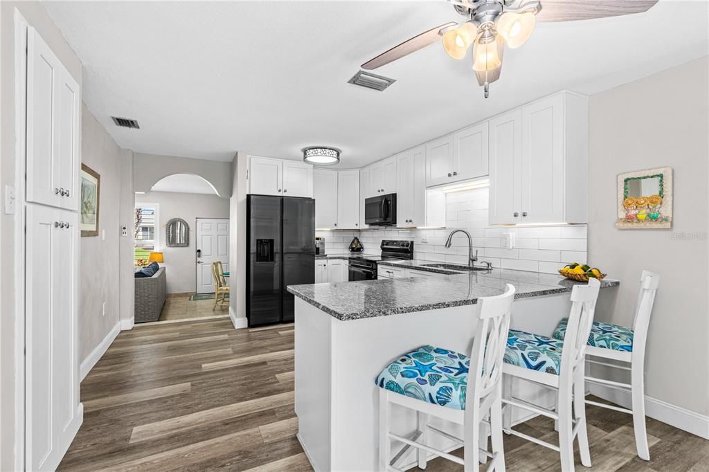 Active With Contract: $400,000 (2 beds, 2 baths, 1290 Square Feet)