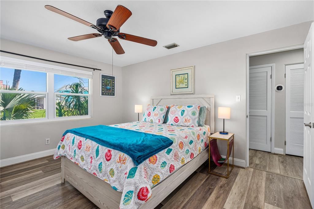 Active With Contract: $400,000 (2 beds, 2 baths, 1290 Square Feet)