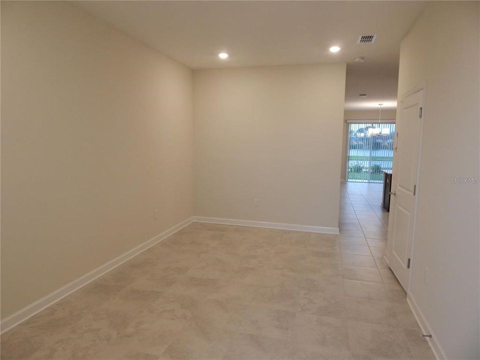 На продажу: $332,900 (3 спален, 2 ванн, 1828 Квадратных фут)