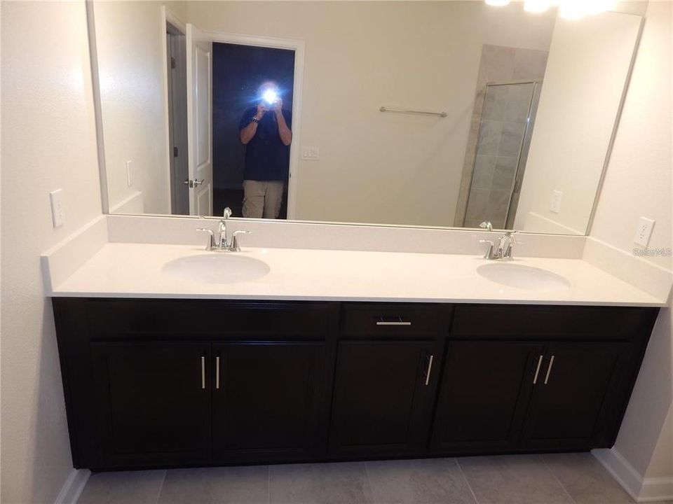 На продажу: $332,900 (3 спален, 2 ванн, 1828 Квадратных фут)