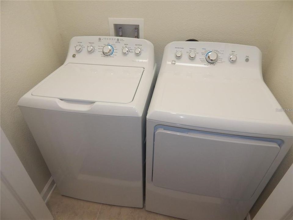 На продажу: $332,900 (3 спален, 2 ванн, 1828 Квадратных фут)