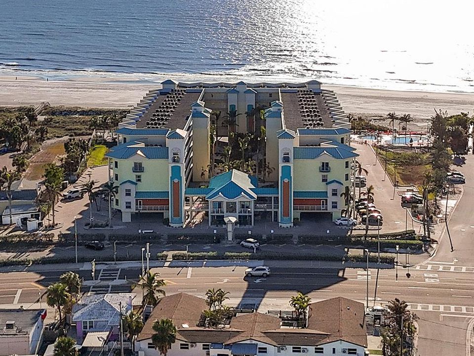 For Sale: $999,000 (2 beds, 2 baths, 870 Square Feet)