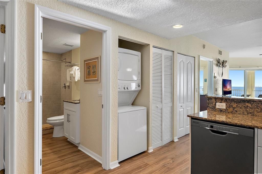 For Sale: $999,000 (2 beds, 2 baths, 870 Square Feet)