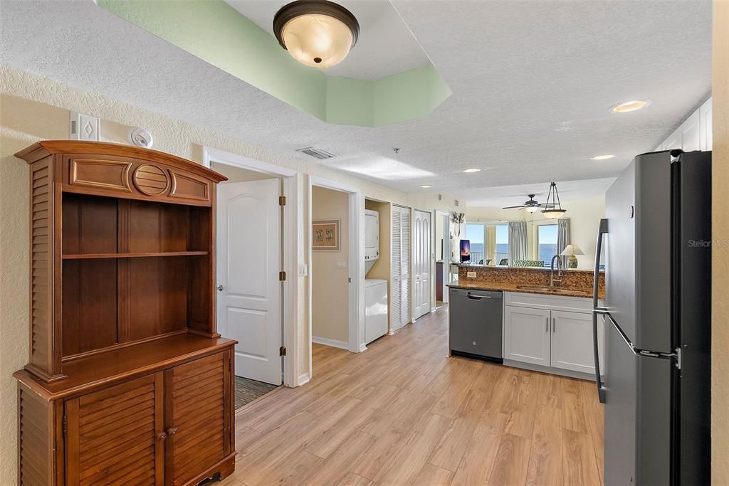 For Sale: $999,000 (2 beds, 2 baths, 870 Square Feet)