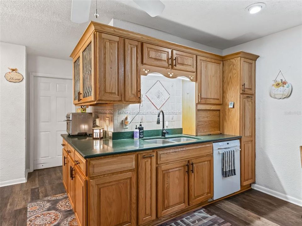 На продажу: $325,000 (3 спален, 2 ванн, 2023 Квадратных фут)