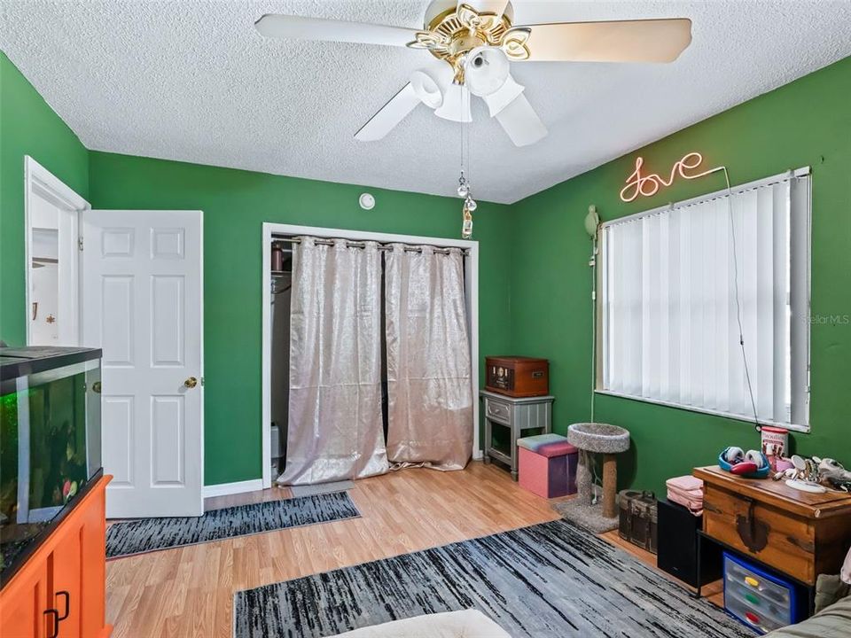 На продажу: $325,000 (3 спален, 2 ванн, 2023 Квадратных фут)