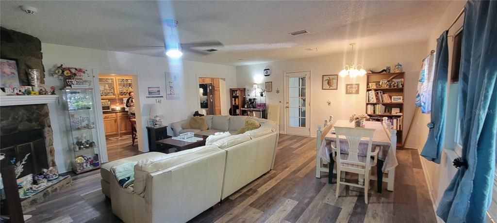 На продажу: $325,000 (3 спален, 2 ванн, 2023 Квадратных фут)