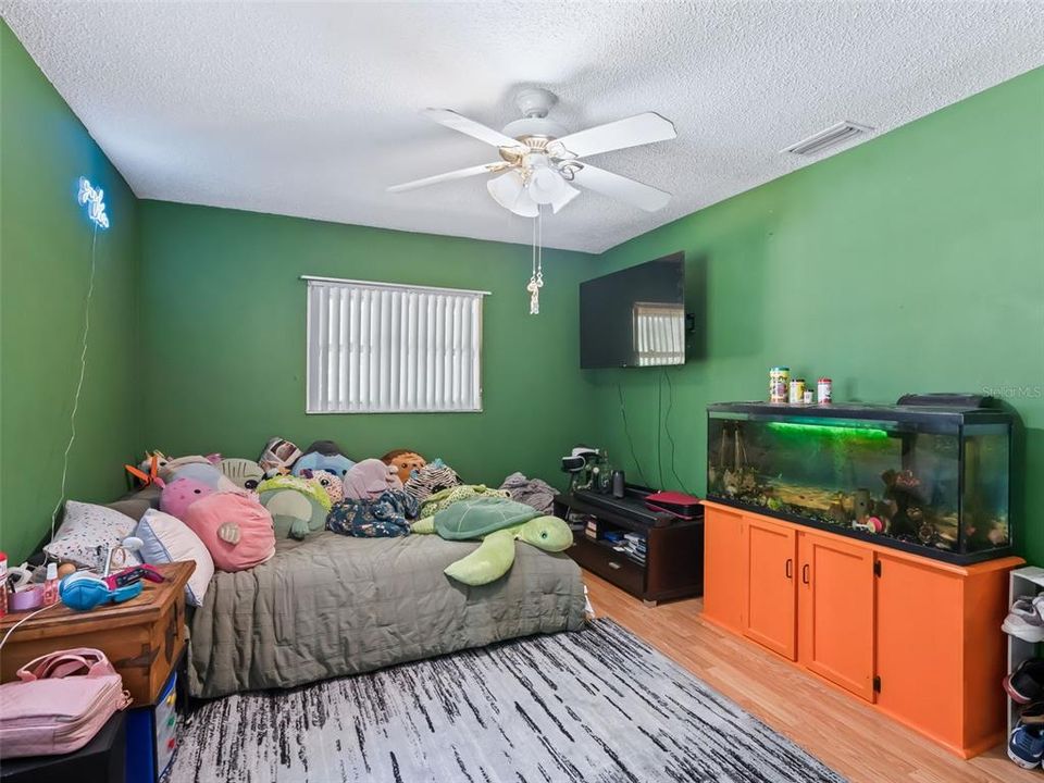 На продажу: $325,000 (3 спален, 2 ванн, 2023 Квадратных фут)