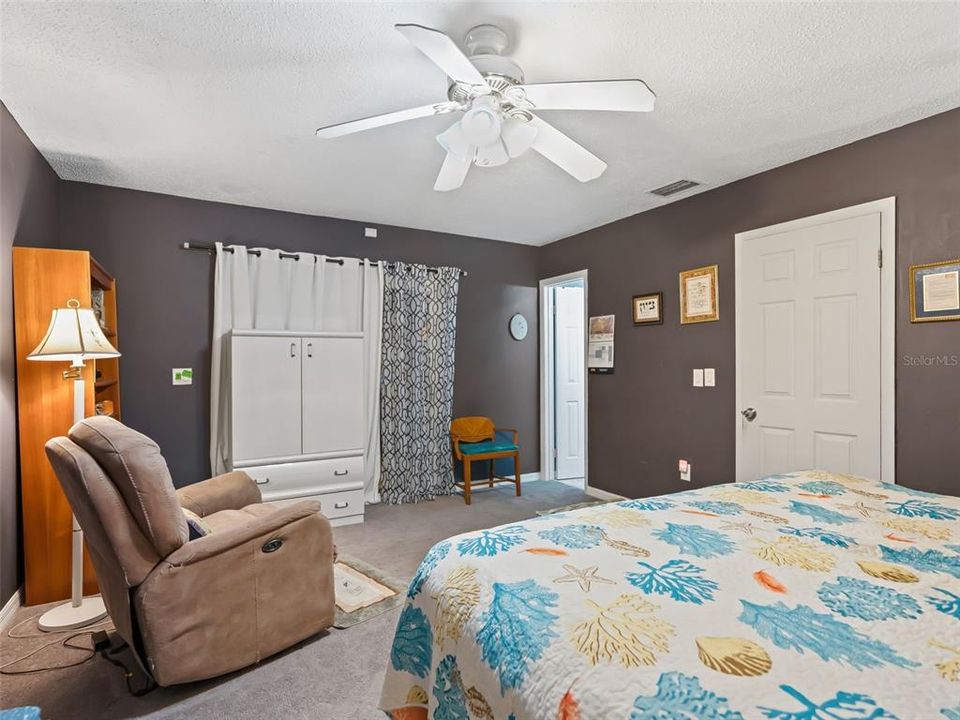 На продажу: $325,000 (3 спален, 2 ванн, 2023 Квадратных фут)