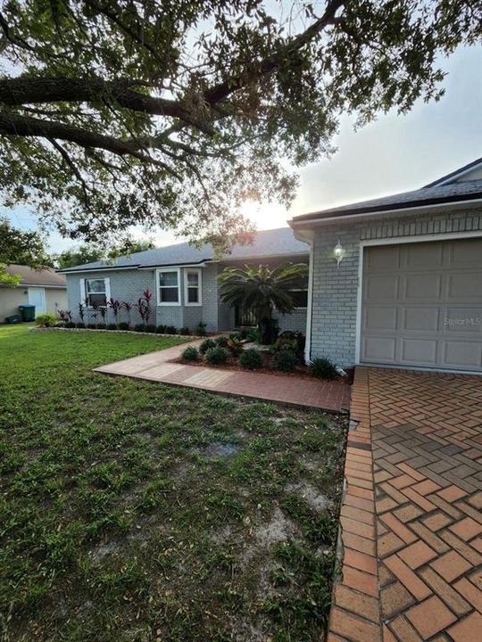 For Sale: $300,000 (4 beds, 2 baths, 1913 Square Feet)