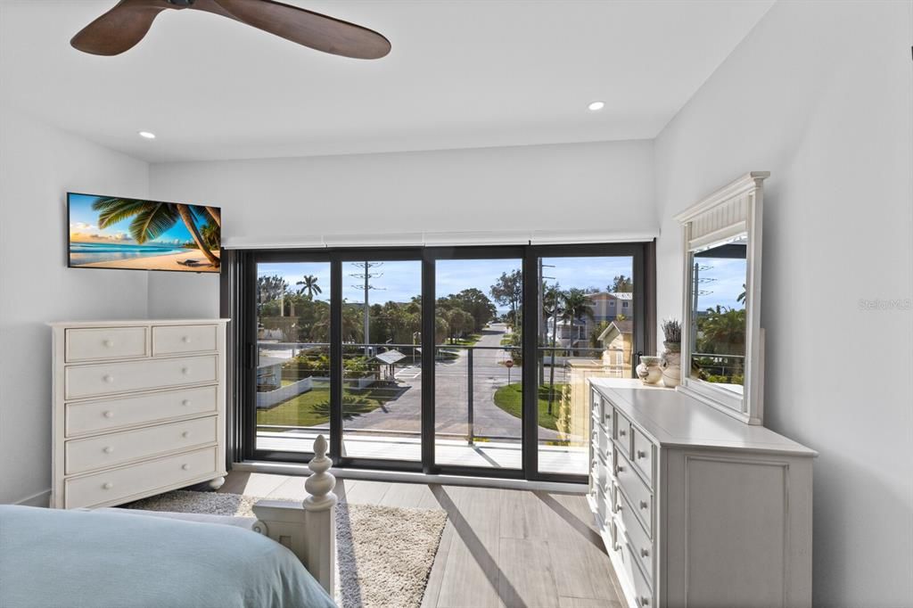 En Venta: $4,950,000 (5 camas, 4 baños, 3928 Pies cuadrados)