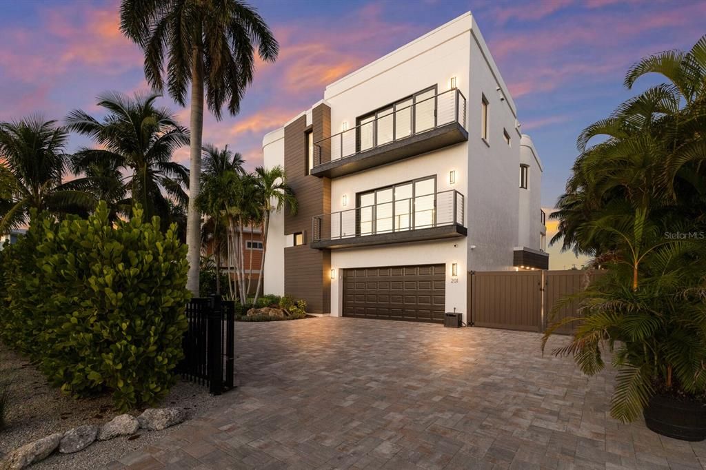 En Venta: $4,950,000 (5 camas, 4 baños, 3928 Pies cuadrados)