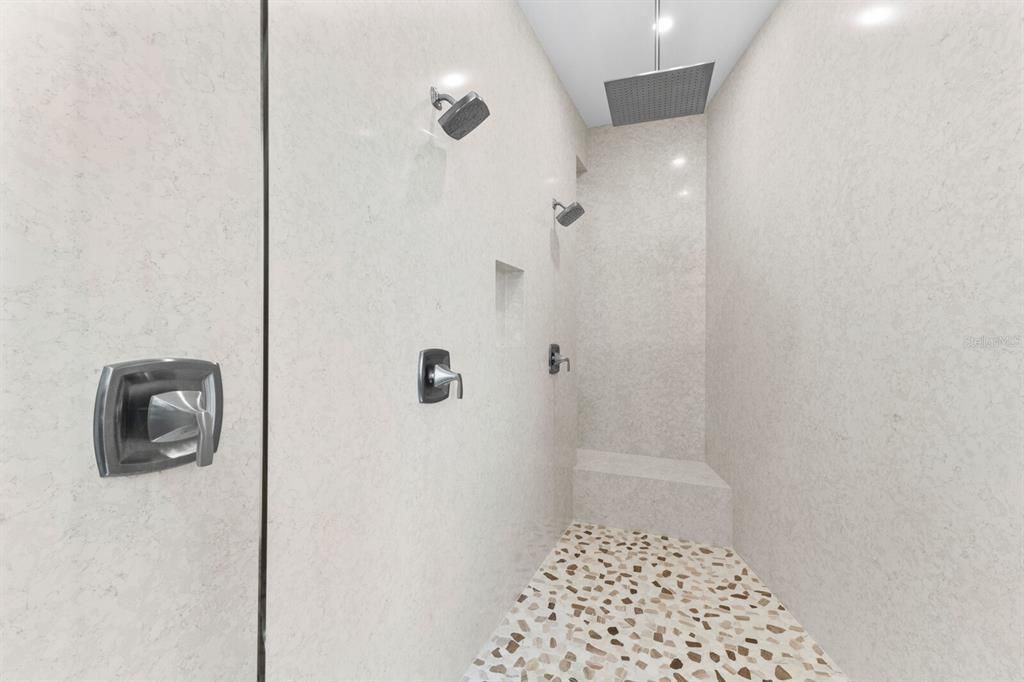 En Venta: $4,950,000 (5 camas, 4 baños, 3928 Pies cuadrados)