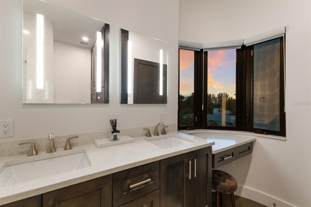 En Venta: $4,950,000 (5 camas, 4 baños, 3928 Pies cuadrados)