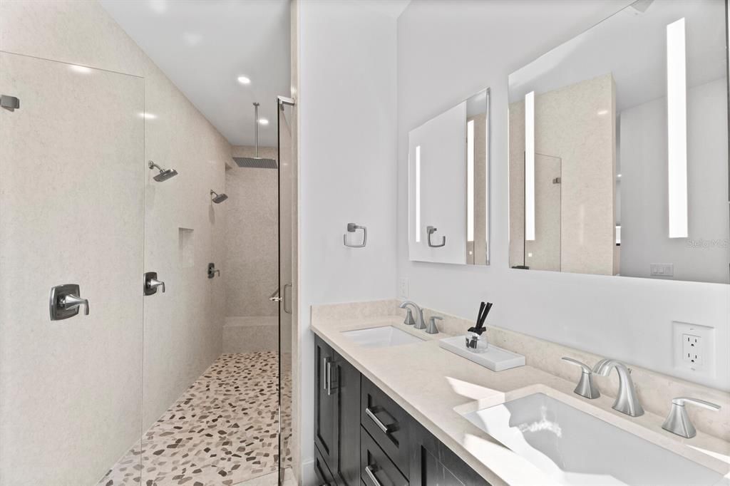 En Venta: $4,950,000 (5 camas, 4 baños, 3928 Pies cuadrados)