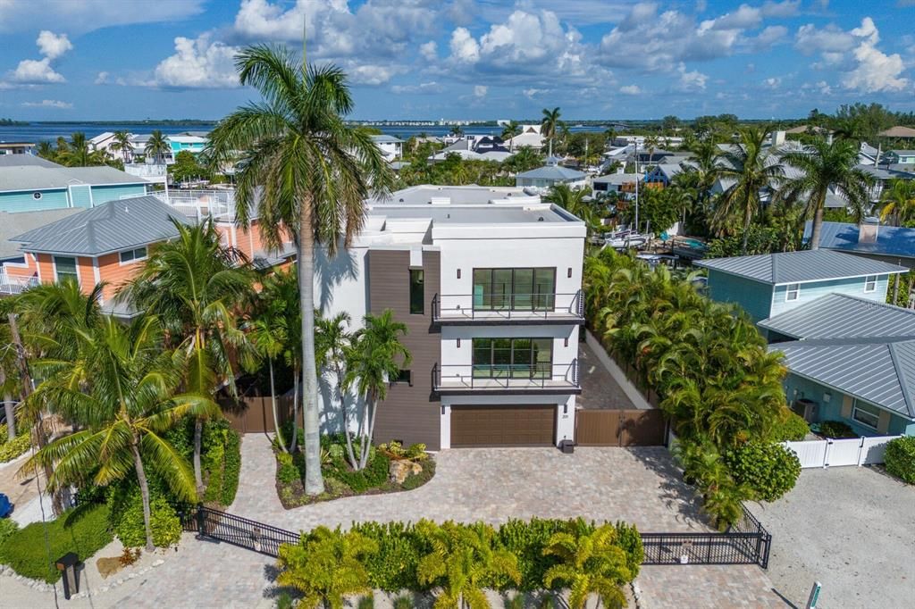 En Venta: $4,950,000 (5 camas, 4 baños, 3928 Pies cuadrados)