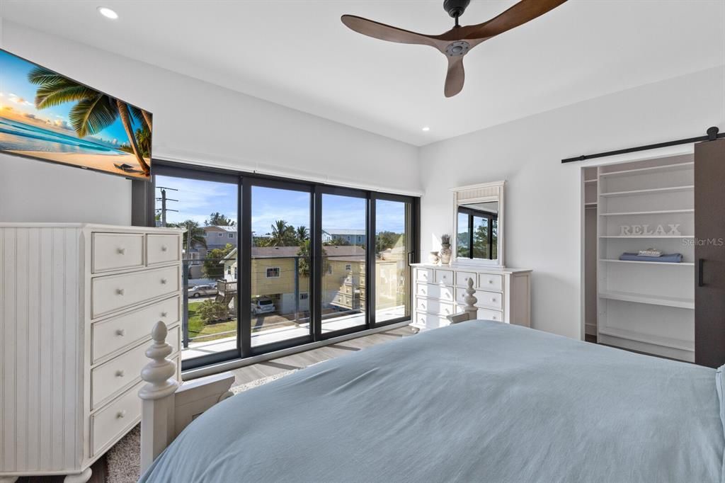 En Venta: $4,950,000 (5 camas, 4 baños, 3928 Pies cuadrados)