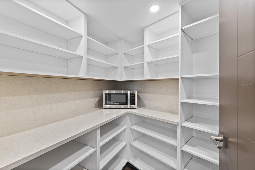 En Venta: $4,950,000 (5 camas, 4 baños, 3928 Pies cuadrados)