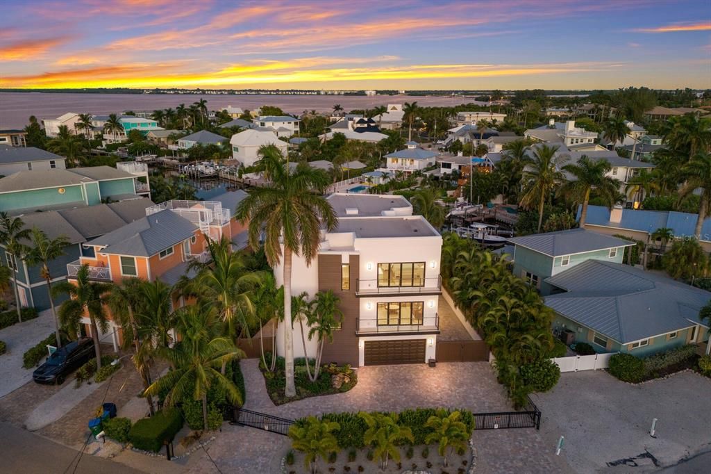 En Venta: $4,950,000 (5 camas, 4 baños, 3928 Pies cuadrados)