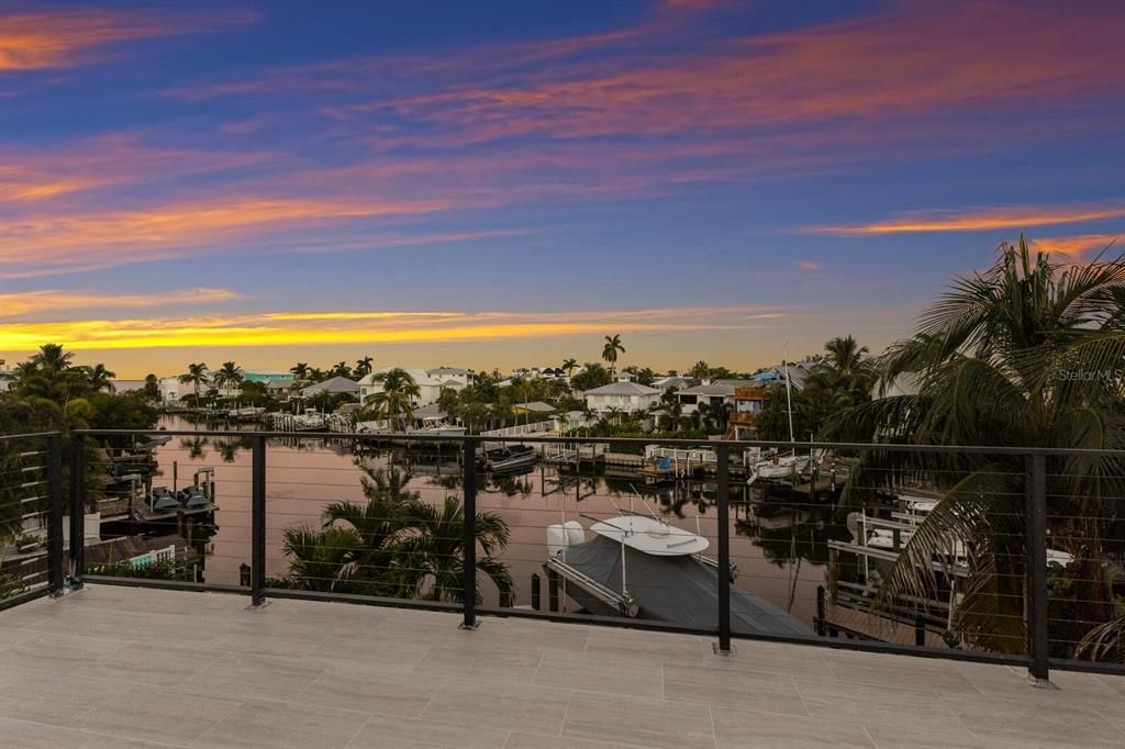 En Venta: $4,950,000 (5 camas, 4 baños, 3928 Pies cuadrados)