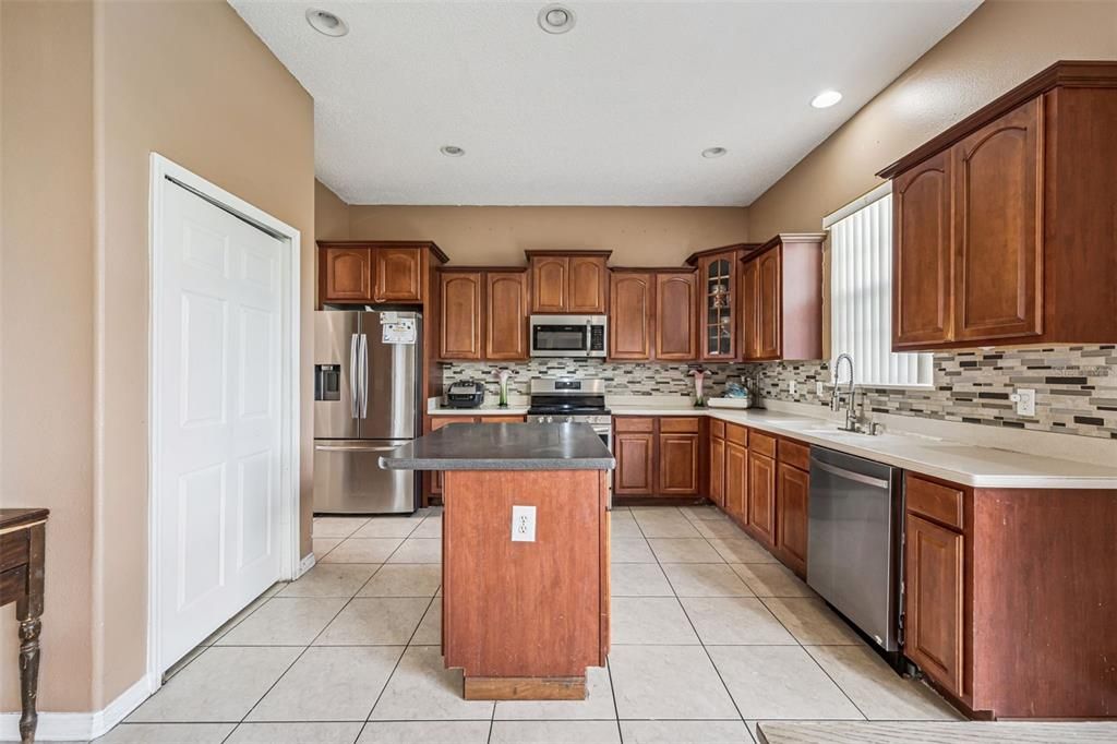 For Sale: $489,999 (4 beds, 2 baths, 2471 Square Feet)