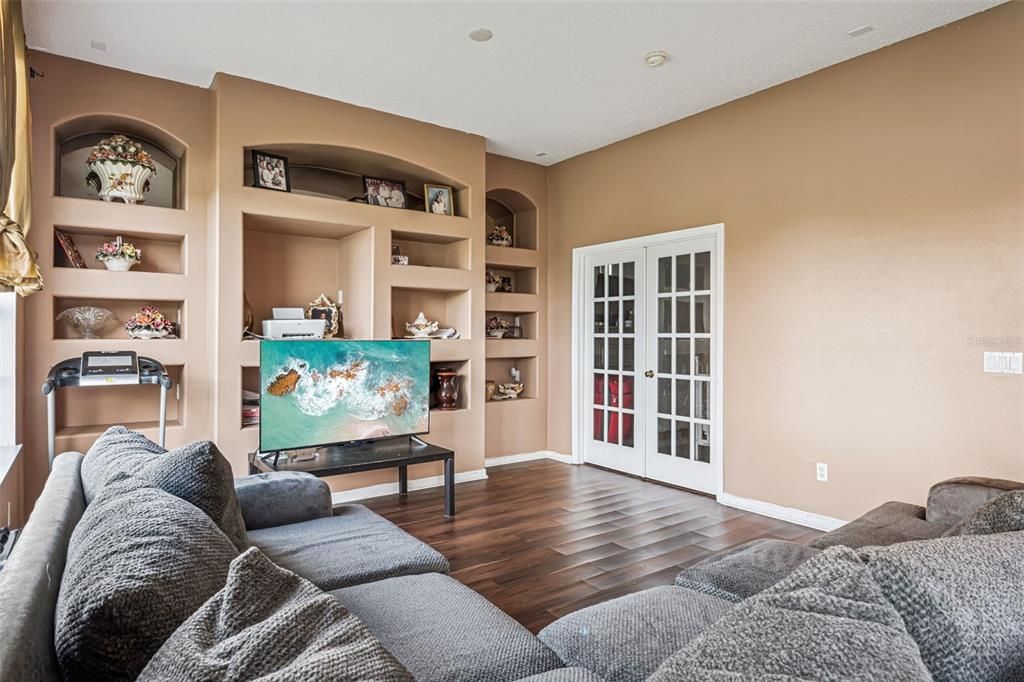 For Sale: $489,999 (4 beds, 2 baths, 2471 Square Feet)