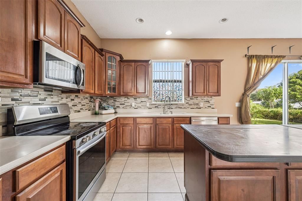 For Sale: $489,999 (4 beds, 2 baths, 2471 Square Feet)