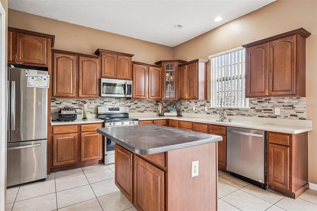 For Sale: $489,999 (4 beds, 2 baths, 2471 Square Feet)