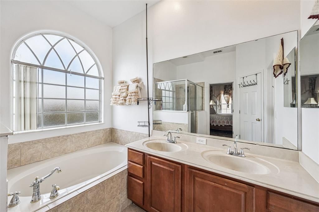 For Sale: $489,999 (4 beds, 2 baths, 2471 Square Feet)