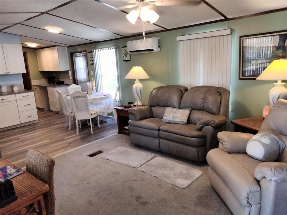 For Sale: $119,500 (2 beds, 1 baths, 672 Square Feet)