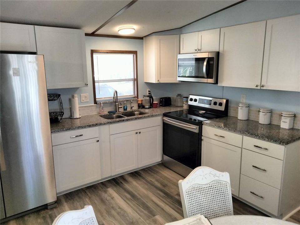 For Sale: $119,500 (2 beds, 1 baths, 672 Square Feet)