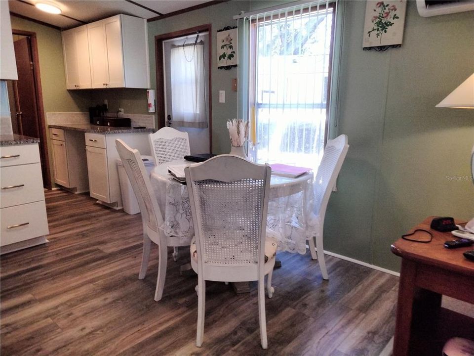 For Sale: $119,500 (2 beds, 1 baths, 672 Square Feet)