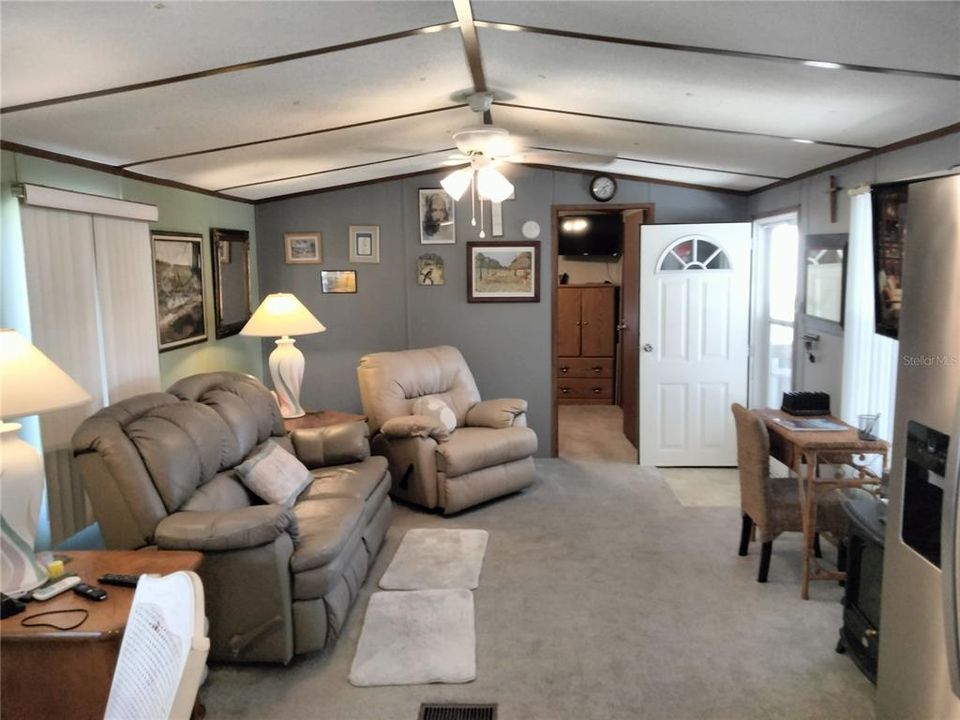 For Sale: $119,500 (2 beds, 1 baths, 672 Square Feet)