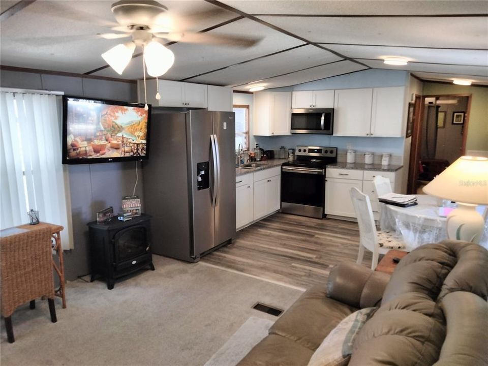 For Sale: $119,500 (2 beds, 1 baths, 672 Square Feet)