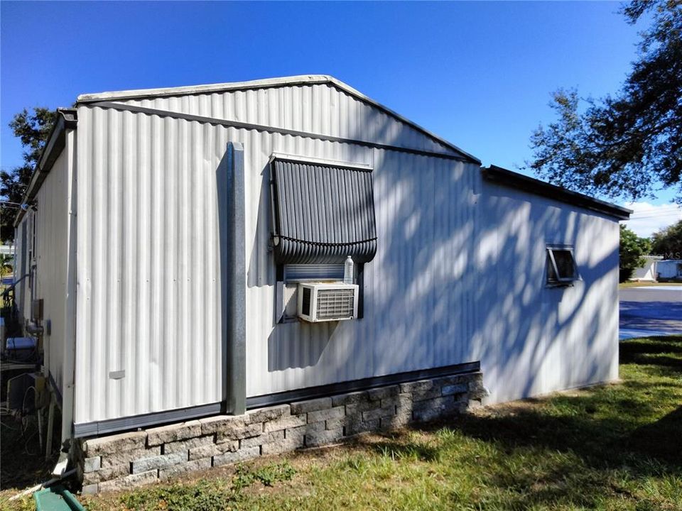 For Sale: $119,500 (2 beds, 1 baths, 672 Square Feet)