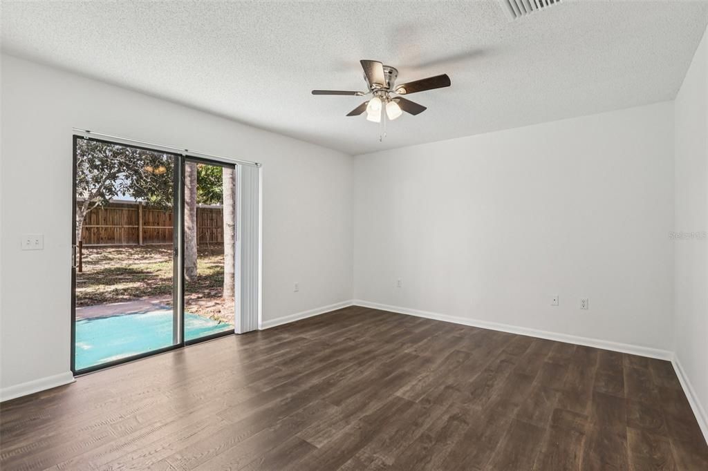 Active With Contract: $325,000 (3 beds, 2 baths, 1303 Square Feet)