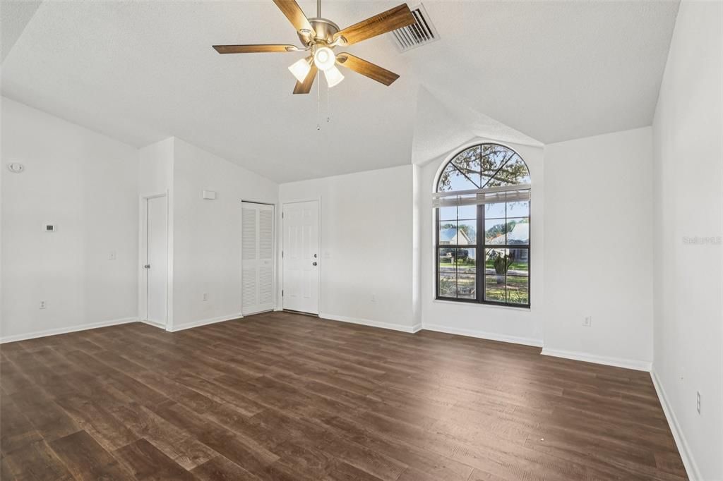 Active With Contract: $325,000 (3 beds, 2 baths, 1303 Square Feet)