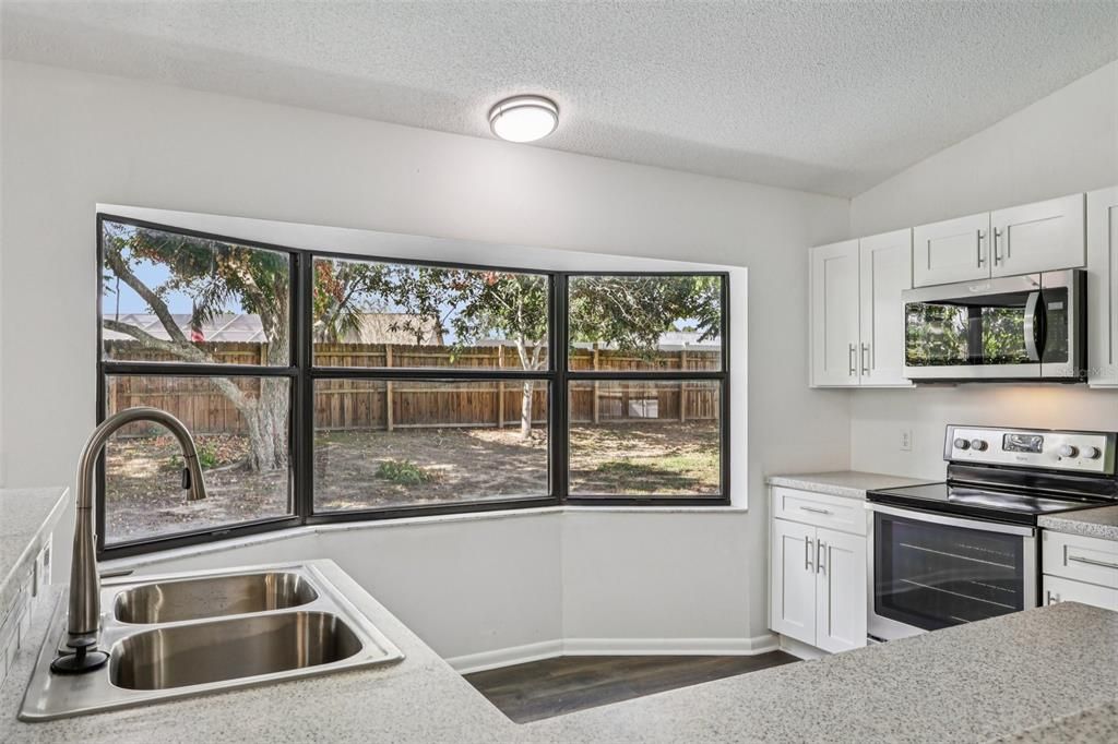 Active With Contract: $325,000 (3 beds, 2 baths, 1303 Square Feet)