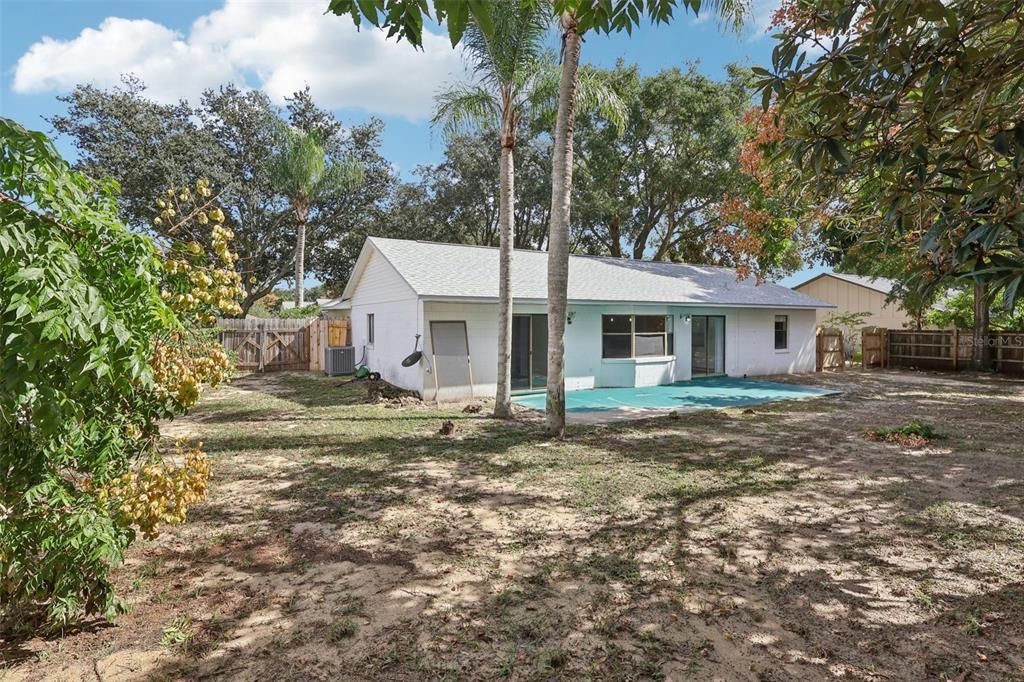 Active With Contract: $325,000 (3 beds, 2 baths, 1303 Square Feet)