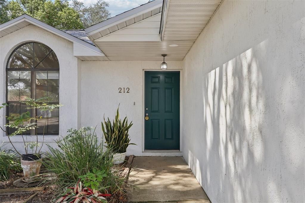 Active With Contract: $325,000 (3 beds, 2 baths, 1303 Square Feet)