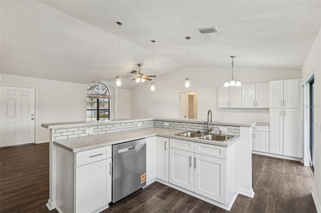 Active With Contract: $325,000 (3 beds, 2 baths, 1303 Square Feet)