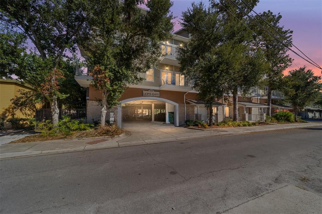 Recently Sold: $320,000 (2 beds, 2 baths, 920 Square Feet)