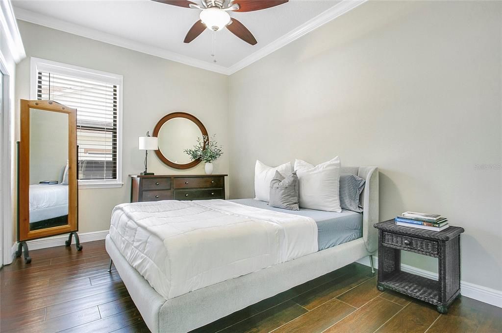 合同活跃: $610,000 (4 贝兹, 2 浴室, 2191 平方英尺)