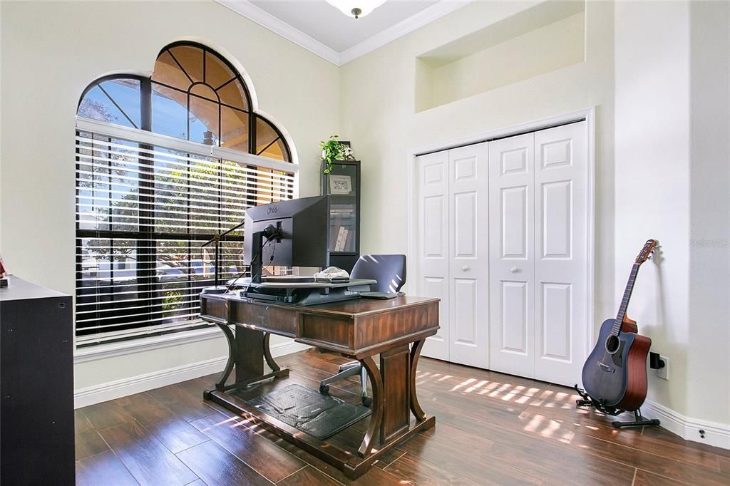 合同活跃: $610,000 (4 贝兹, 2 浴室, 2191 平方英尺)