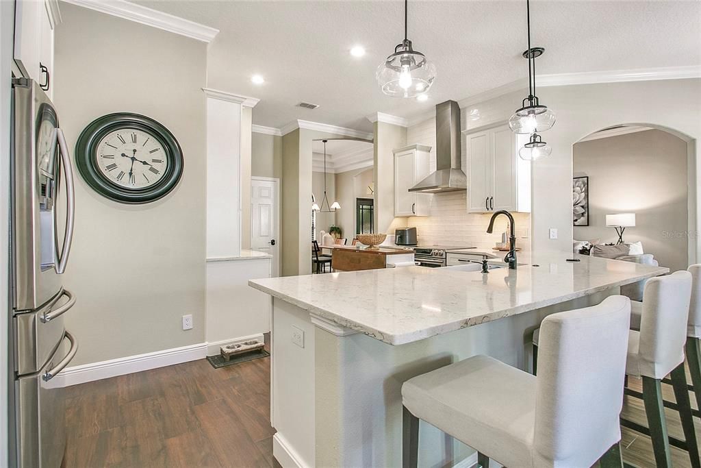 合同活跃: $610,000 (4 贝兹, 2 浴室, 2191 平方英尺)